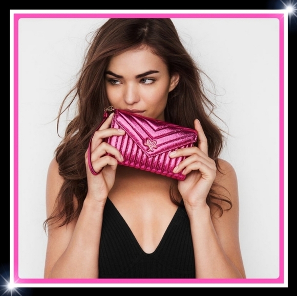 New! V-Quilt Metallic Crackle Tech Clutch! - Picture 2 of 6